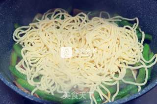 Braised Noodles with Beans recipe