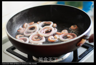 Stir-fried Vermicelli with Soy Sauce King Seafood recipe