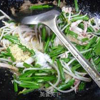 Fried Squid with Leek and Green Bean Sprouts recipe