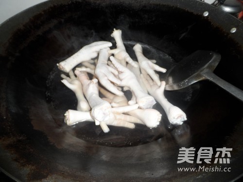 Peanut Pot Chicken Feet recipe