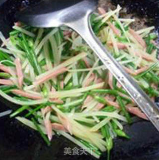 Ham Sausage, Chives and Potato Shreds recipe