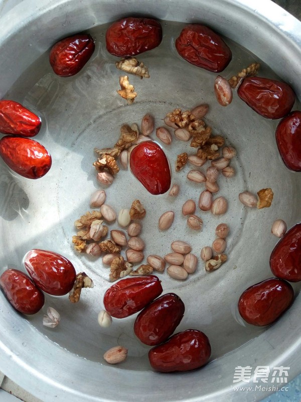 Porridge with Red Dates and Nuts recipe