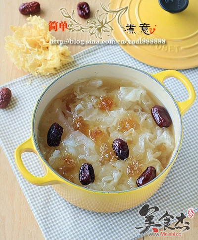 Stewed Tremella with Red Dates and Peach Gum recipe