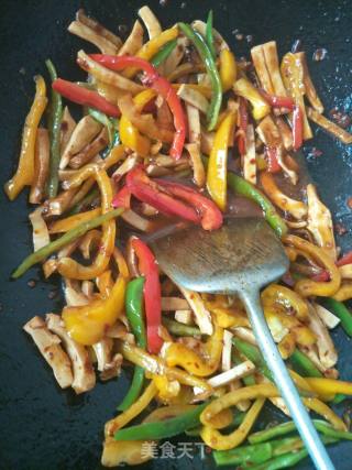 Stir-fried Yellow Throat with Colored Pepper recipe