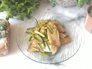 Stir-fried Sabah Fish Fins with Garlic Moss recipe