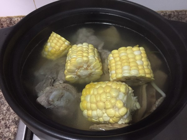 Bamboo Shoots, Corn and Black Fungus Bone Soup recipe