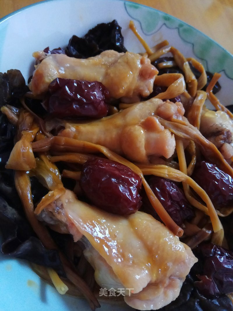 Steamed Wing Root with Fungus and Golden Needle