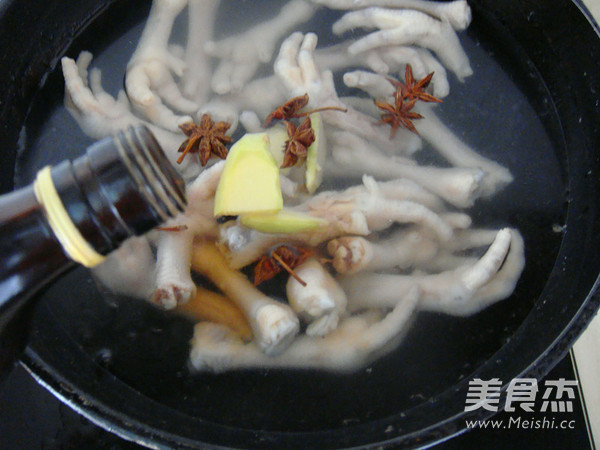 Fragrant Chicken Feet recipe