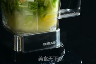 Here is A Glass of Celery Juice that Lowers Blood Pressure to Receive recipe