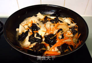 Braised Fungus Tofu with Oyster Sauce recipe