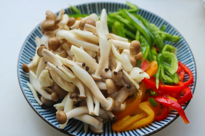 Stir-fried Shrimp with Seafood Mushroom recipe