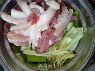 Stir-fried Pork with Green Garlic and Bean Sprouts recipe