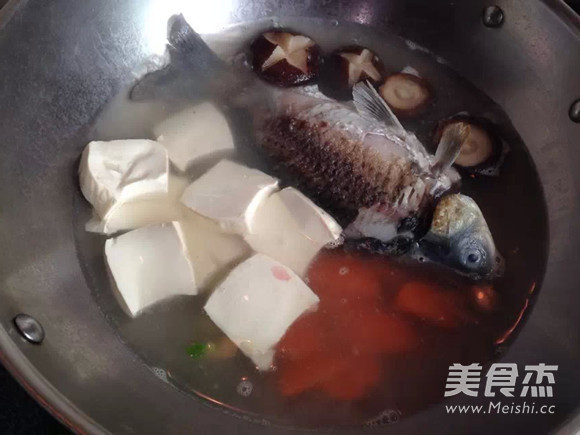 Mushroom, Tofu and Crucian Carp Soup recipe