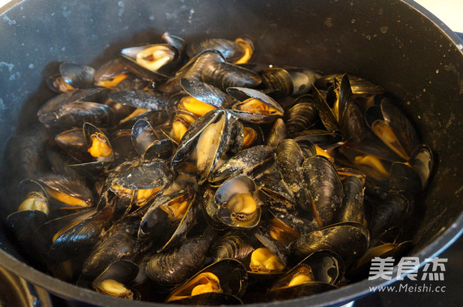 Mussel Style Boiled Mussels recipe
