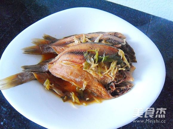 Steamed Salted Fish with Green Onion and Ginger recipe