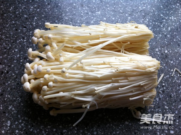 Enoki Mushrooms Mixed with Peppers recipe