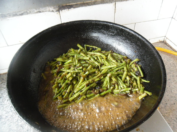 Braised Cowpeas with Olive Vegetables recipe