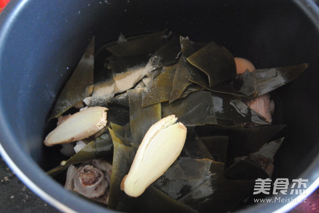 Seaweed Trotter Soup recipe