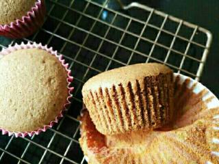Cocoa Chiffon Cupcakes that Do Not Defoam, Crack, and Collapse recipe