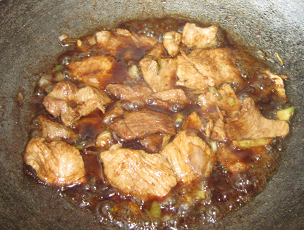 Stir-fried Pork with Green Pepper and Noodle Skin recipe