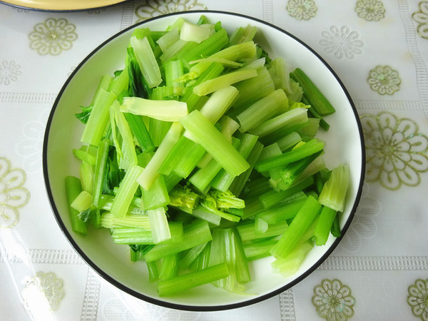 Lamb and Enoki Mushroom Stir-fried Celery recipe