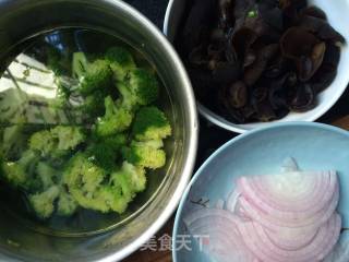 Broccoli with Fungus recipe