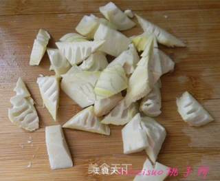 Braised Chicken Wings with Spring Bamboo Shoots in Oil recipe