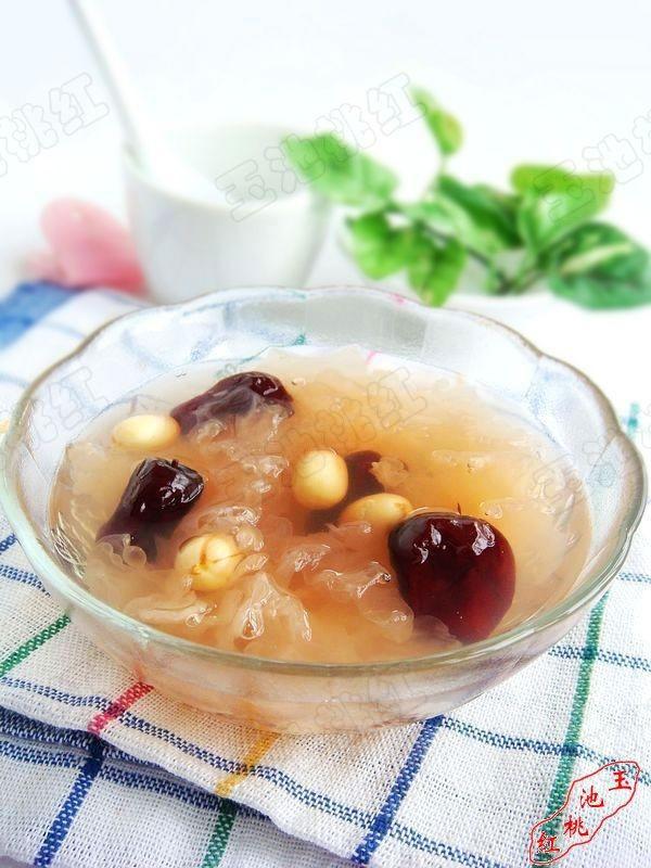 Red Date Tremella and Lotus Seed Soup