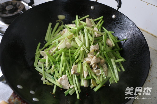 Stir-fried Chicken Breast with Celery-the Practice of Weight Loss Period recipe