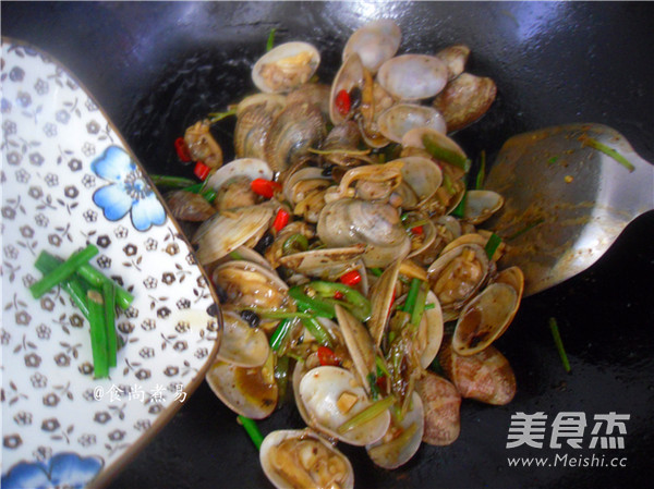 Spicy Popped Clams recipe