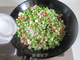 Stir-fried Diced Pork with Edamame and Zizania recipe