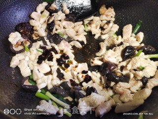 Stir-fried Chicken with Mushrooms recipe