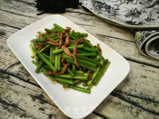 Stir-fried Shredded Pork with Garlic Stalks recipe