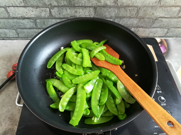 Vegetarian Fried Snow Peas recipe