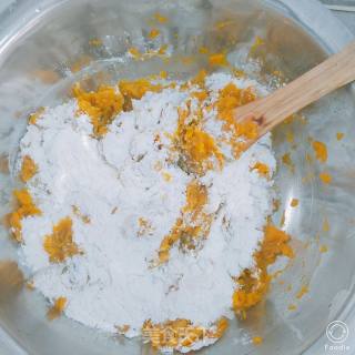 Simple and Delicious Golden Pumpkin Pie recipe