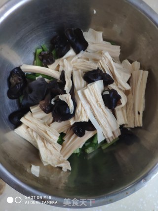 Yuba Celery Mixed with Fungus recipe