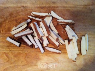 Stir-fried Garlic Sprouts with Dried Tofu recipe