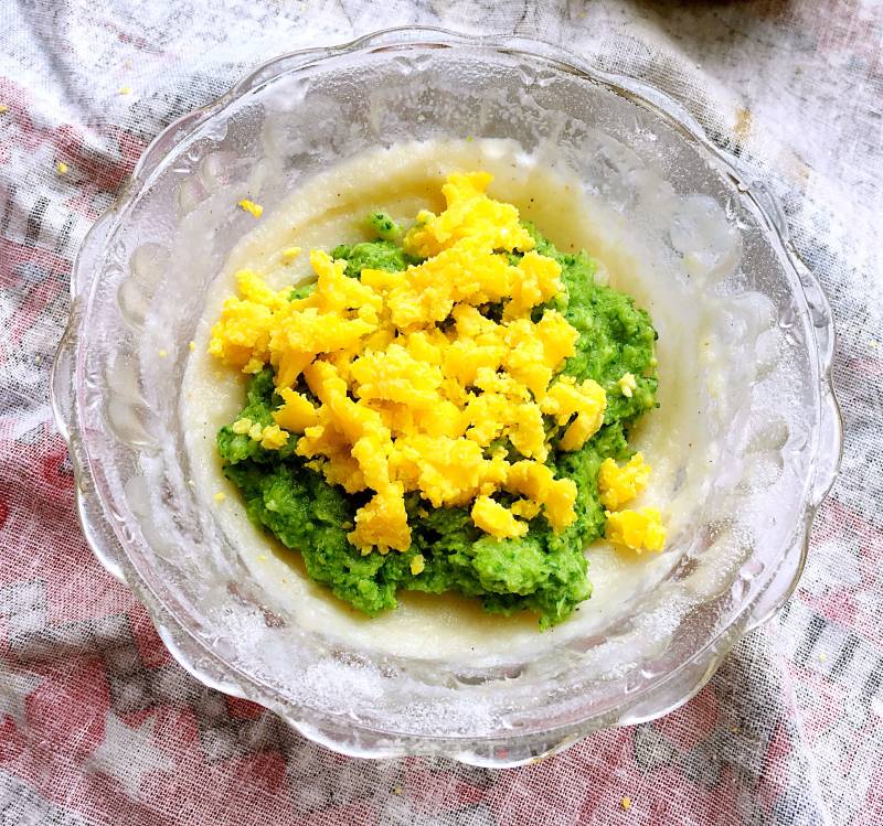 Broccoli Egg Yolk Rice Paste recipe