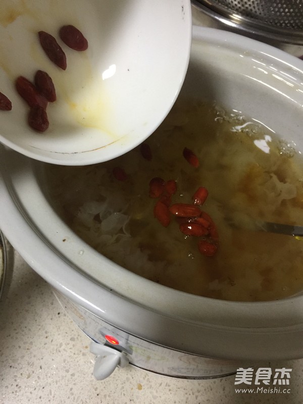 Peach Gum Soup recipe