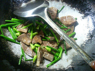 Stir-fried Pork Lung with Leek Flower recipe