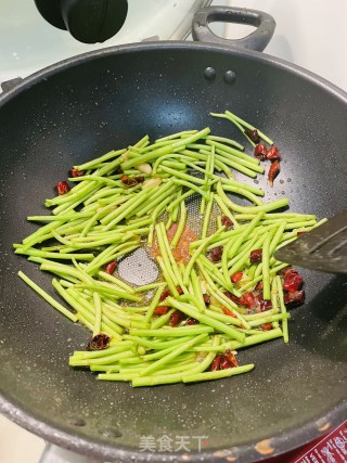 Stir-fried Artemisia Quinoa recipe