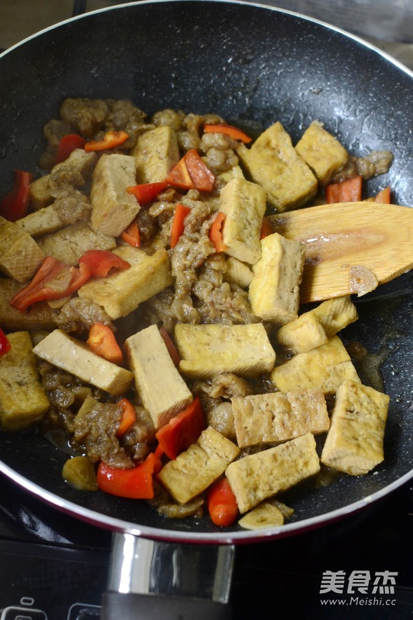 Braised Tofu with Lard Residue recipe