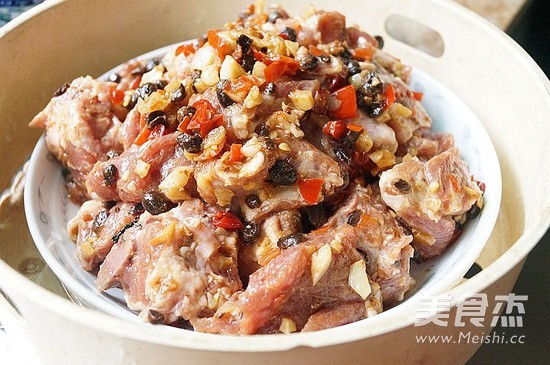 Steamed Spare Ribs with Garlic and Black Bean Sauce recipe