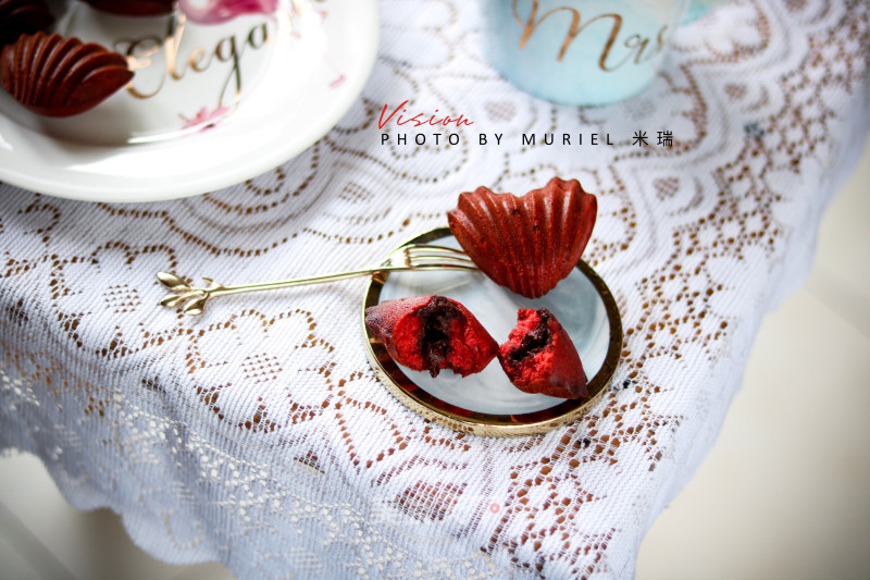 Red Velvet Madeleine Sweetheart Karst Cake recipe
