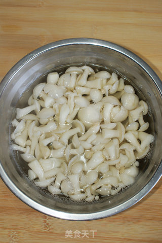 White Jade Mushroom with Cold Sauce recipe