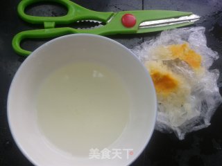 [autumn Soups] Lean Pork Yuzhu and Sand Ginseng Snow Ear Soup recipe