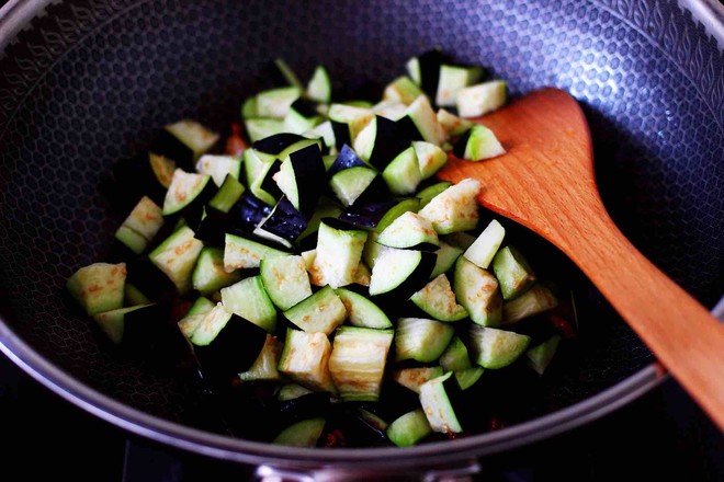 Stir-fried Diced Pork with Eggplant and Double Pepper recipe