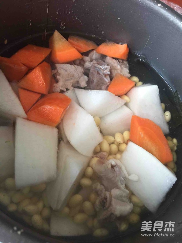 Carrot Seaweed Pork Rib Soup recipe