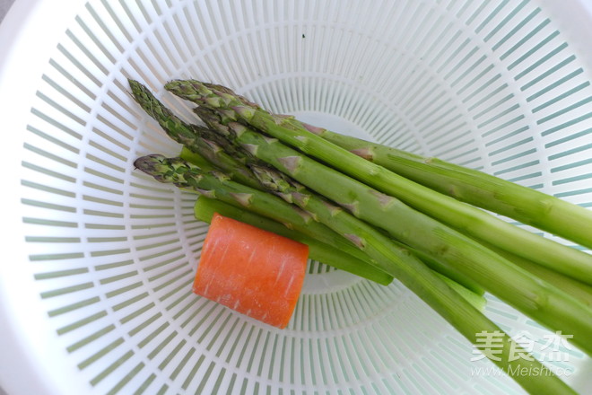 Scrambled Eggs with Asparagus and Shrimp recipe