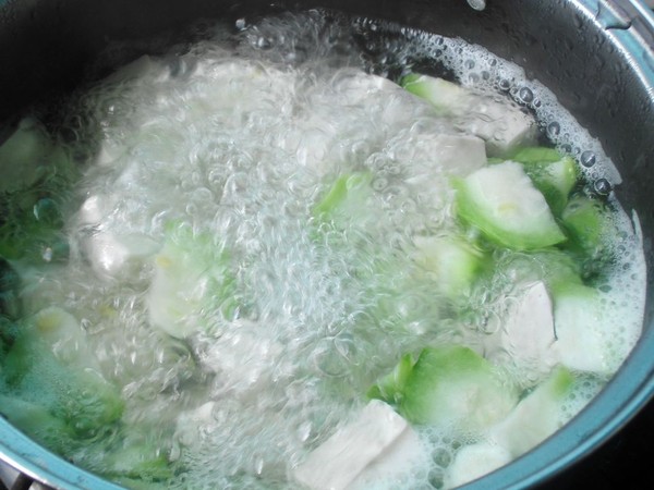 Loofah Tofu and Egg Soup recipe